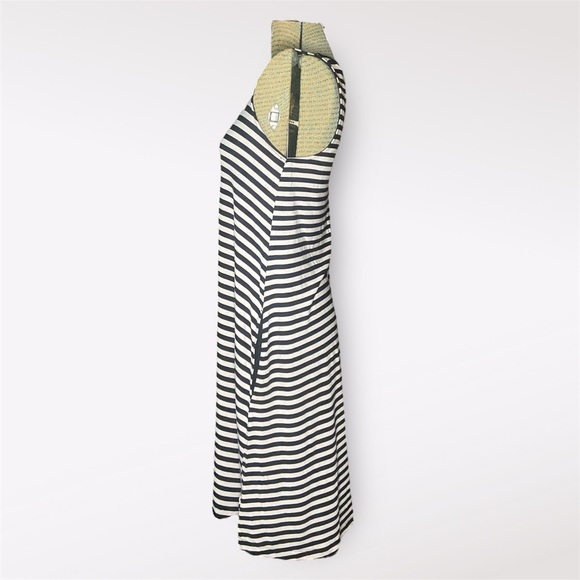 Time and Tru Striped Dress with pockets - Picture 5 of 7